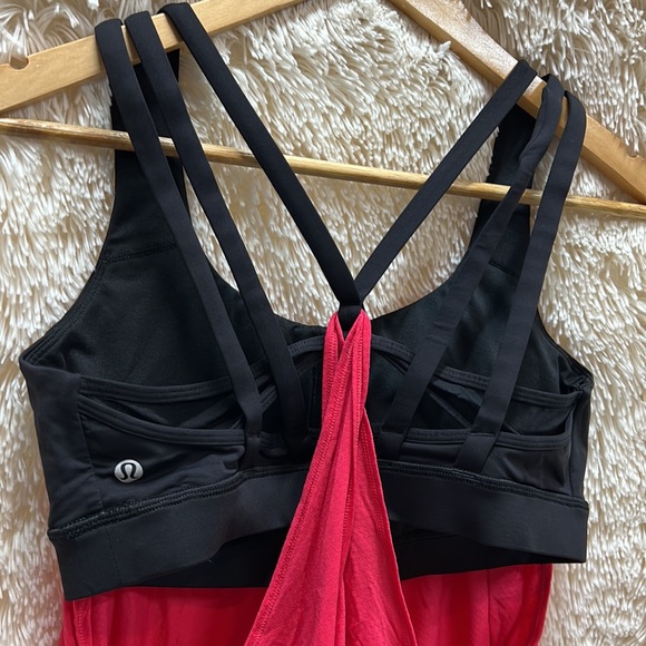 Lululemon athletica top size 10 w/ build in bra & removable cup inserts - Picture 16 of 16